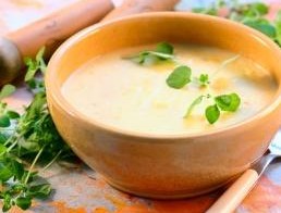 شوربة البطاطا والسبانخ