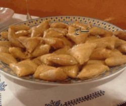 بريوات باللوز والتمر